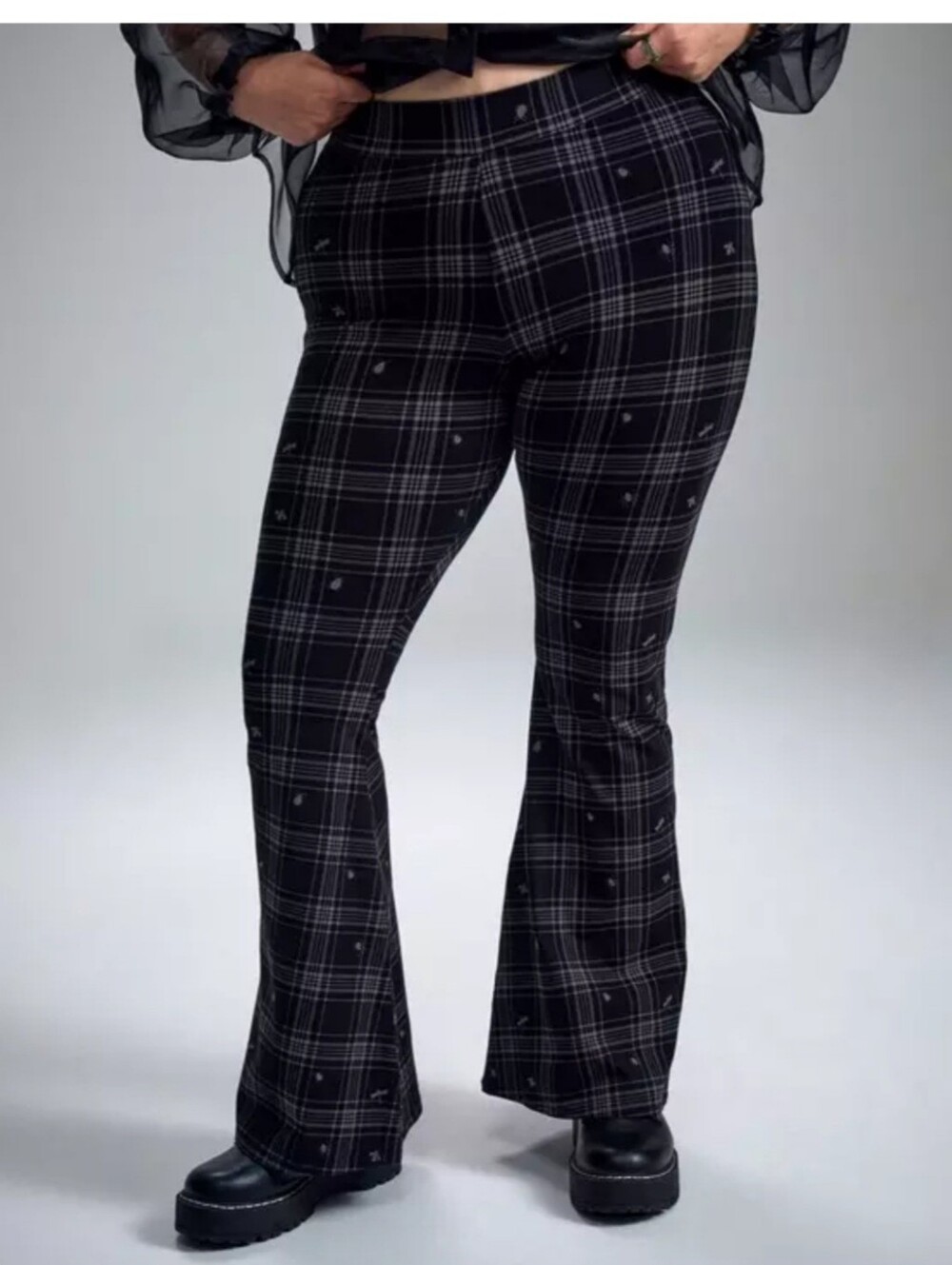 #008 Torrid 1 Nightfall Flare Leggings in Insect Plaid